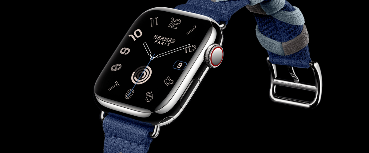 2023 年秋季，Apple Watch Herms Series 9 的表带 将爱马仕的标志性元素与技术创新完美融合。织带、 编织和橡胶，展现精湛的创..
