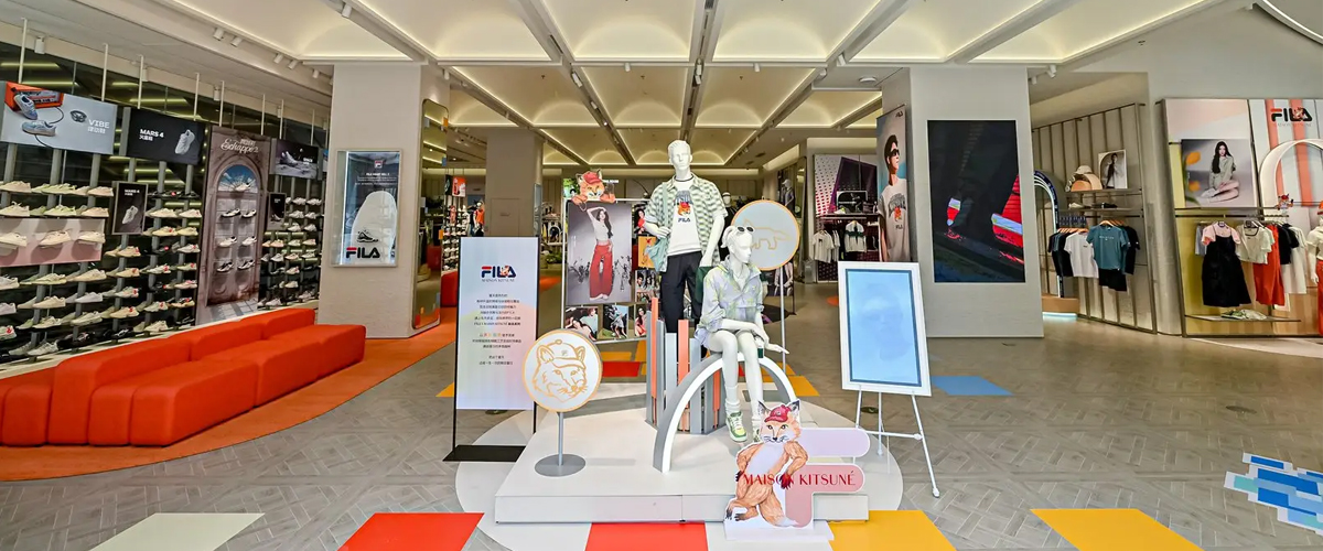 意大利百年运动时尚品牌FILA于福州东百中心盛大启幕福建首家FILA ICONA旗舰店。开业当日，演员丞磊化身一日店长惊喜空降，与消..